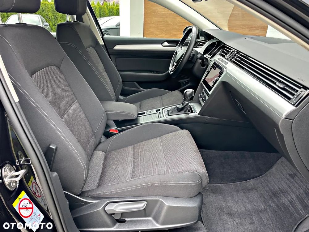 Volkswagen Passat ver-variant-1-5-tsi-opf-dsg-comfortline - 27