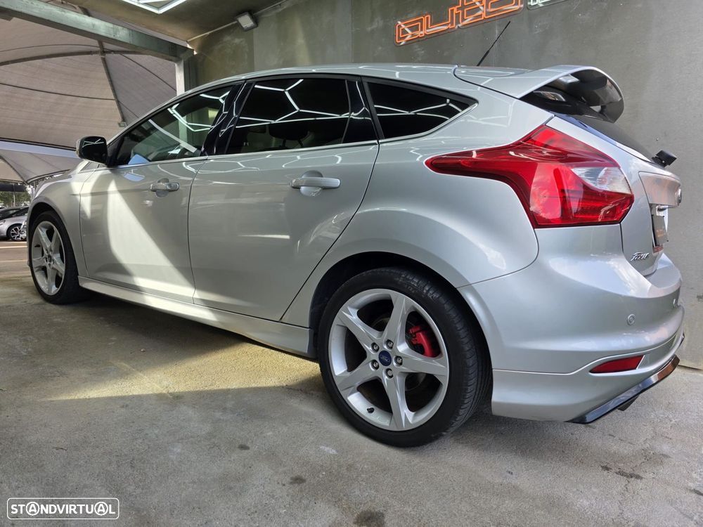 Ford Focus 1.0 EcoBoost ST-Line - 30