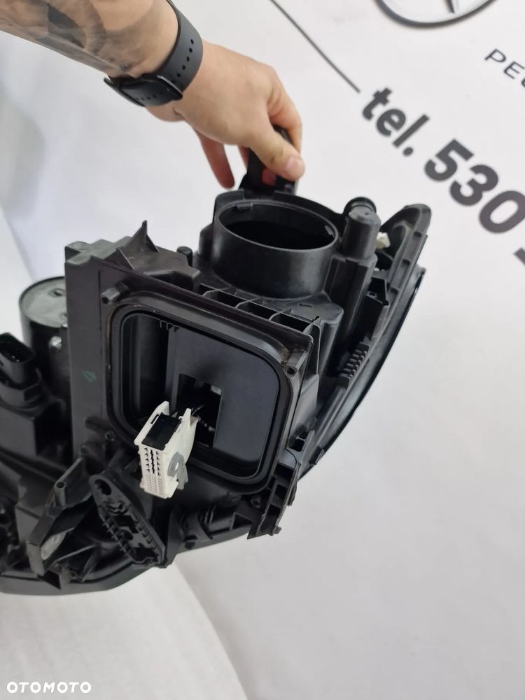 MERCEDES GLA W156 ŁADNA PRAWA LAMPA PRZEDNIA PRZÓD BI-XENON + USZCZELKA ( RAMKA ) , NR A1569063200 , NR AUKCJI LA598 - 17