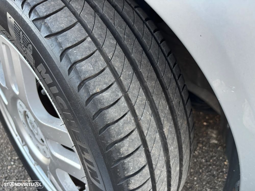 VW Golf 1.9 TDi 25 Anos - 27