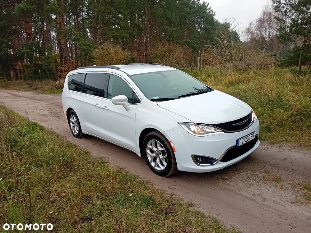 Chrysler Pacifica - 3