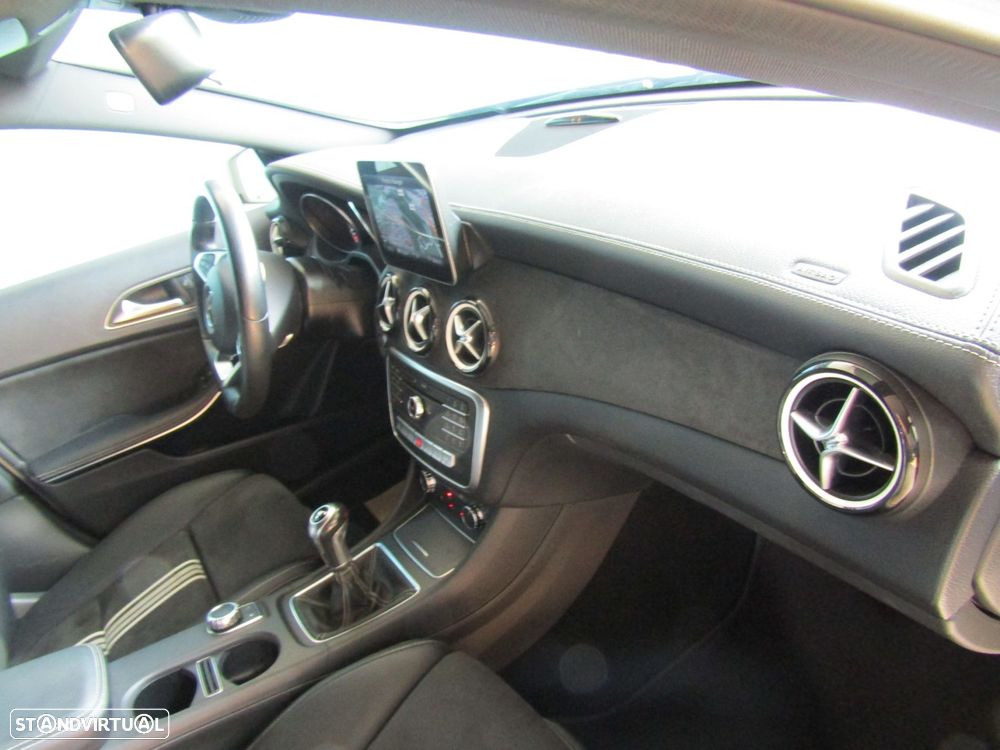 Mercedes-Benz A 180 d AMG Line - 12