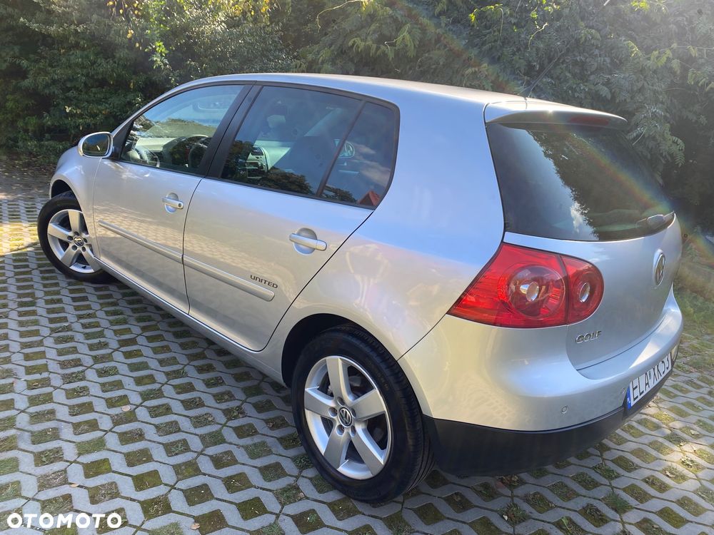 Volkswagen Golf - 6