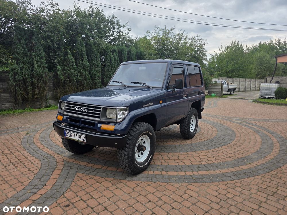 Toyota Land Cruiser - 1