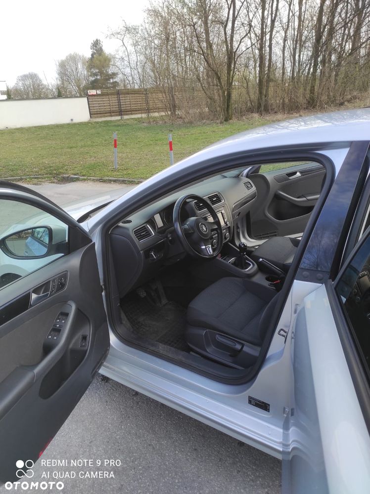 Volkswagen Jetta - 4