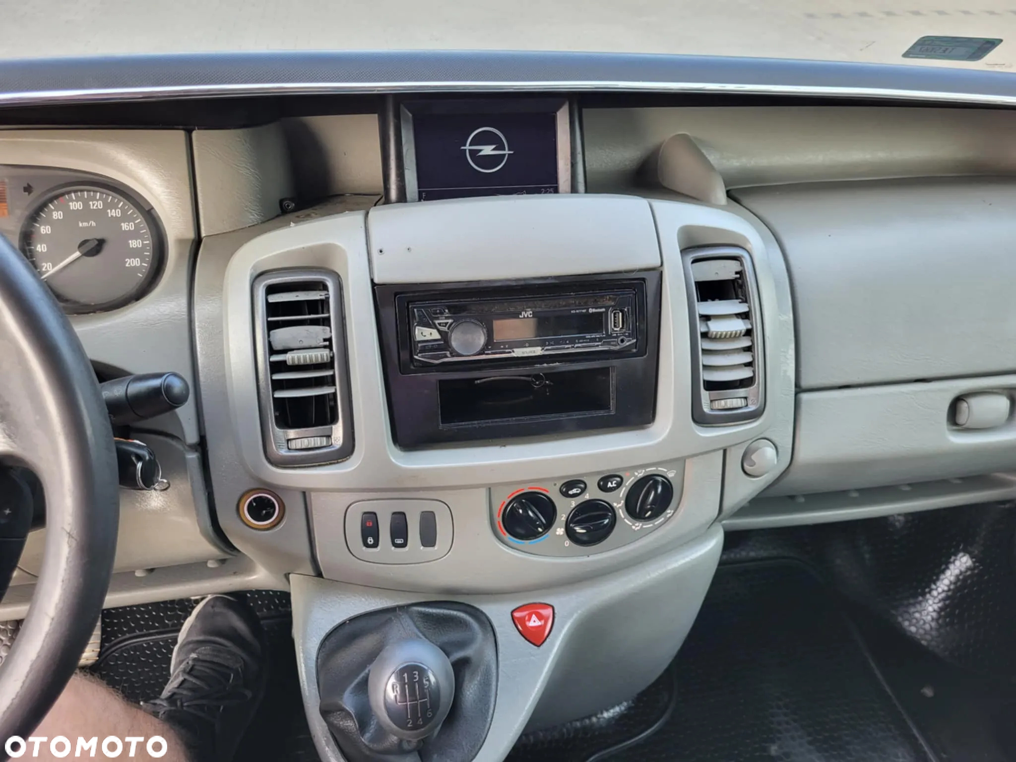 Opel Vivaro - 18