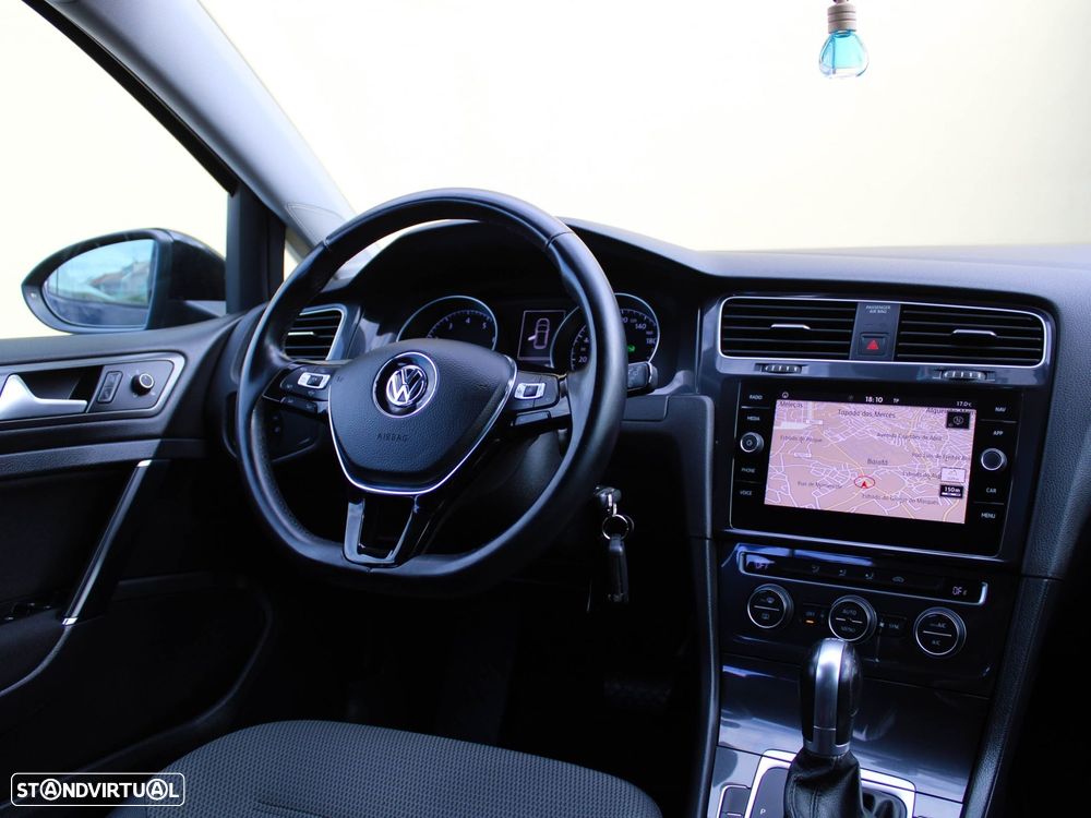 VW Golf 1.0 TSI Confortline DSG - 25