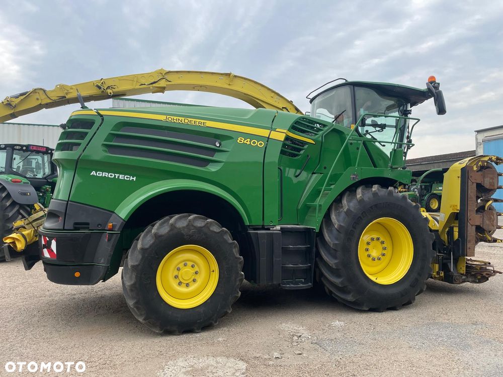 John Deere 8400 - 10