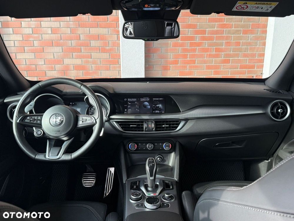 Alfa Romeo Stelvio - 14