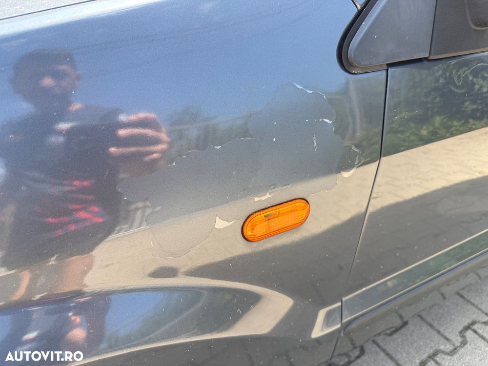 Ford Fusion 1.6 Ghia - 12
