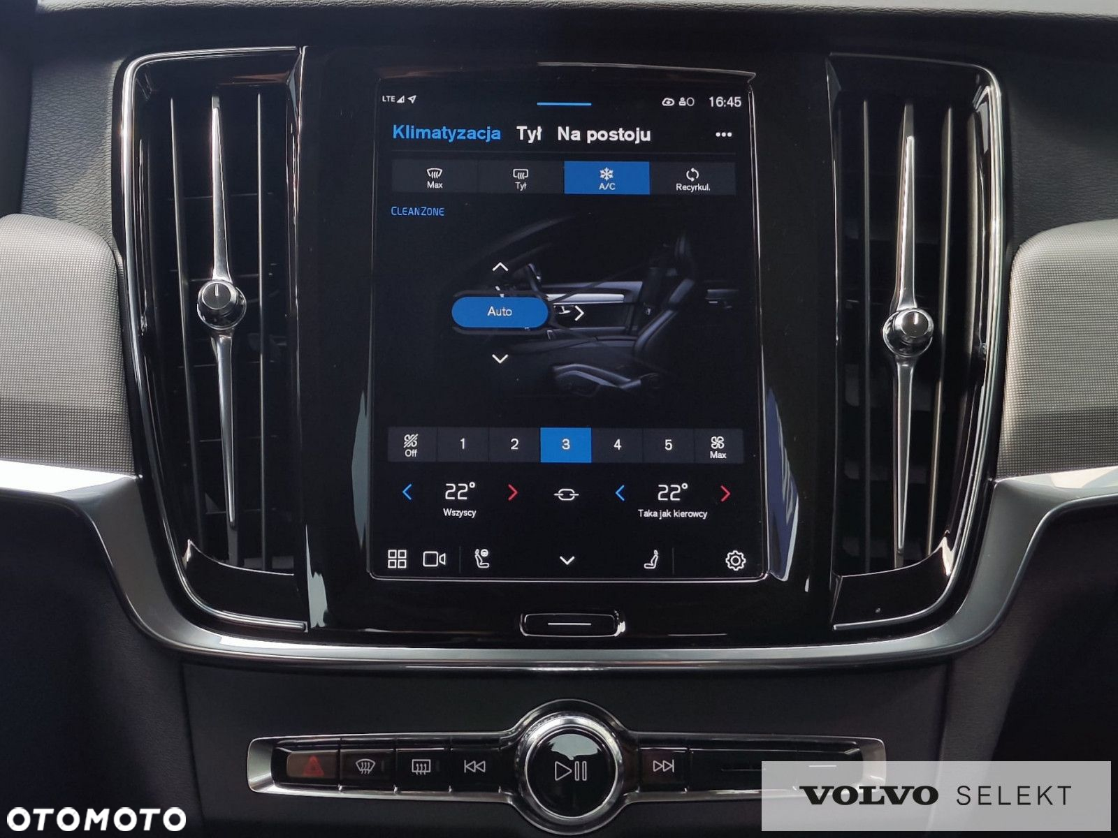 Volvo V90 Cross Country - 28