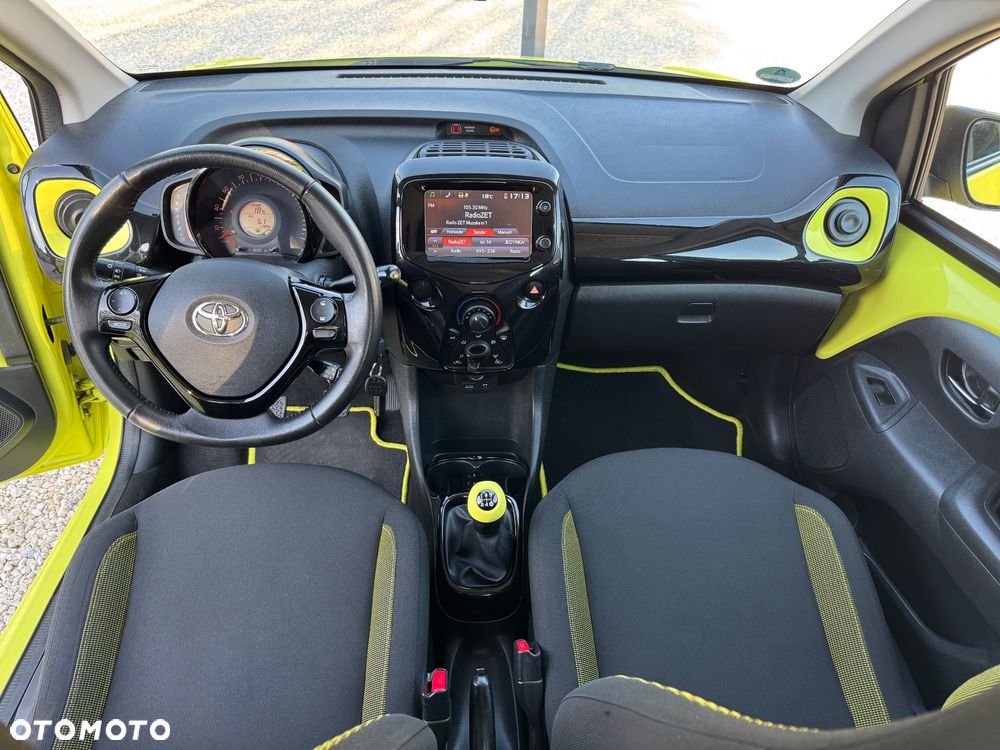 Toyota Aygo x mit x-business Paket - 35