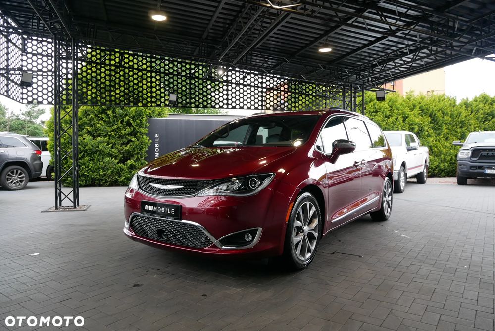 Chrysler Pacifica - 1