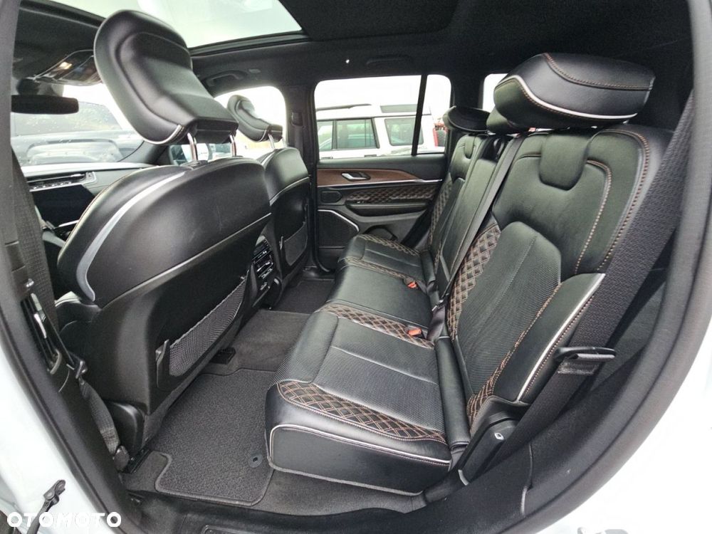 Jeep Grand Cherokee - 11