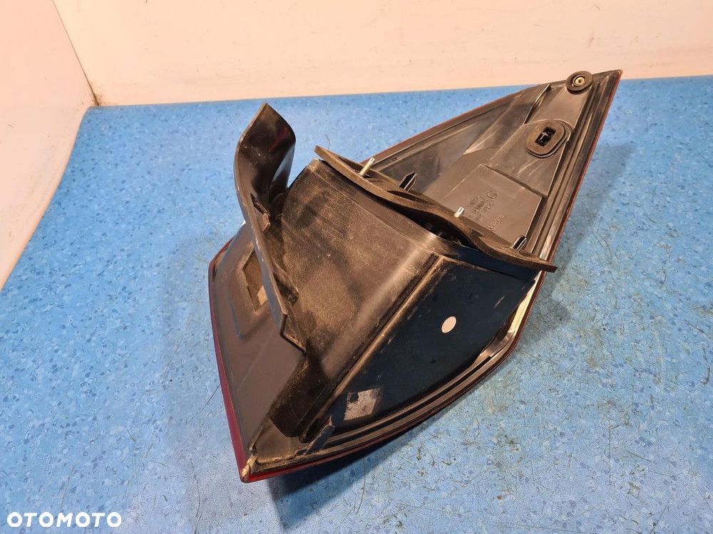 RENAULT LAGUNA III KOMBI LAMPA TYŁ LEWA ZEWNĘTRZNA - 12