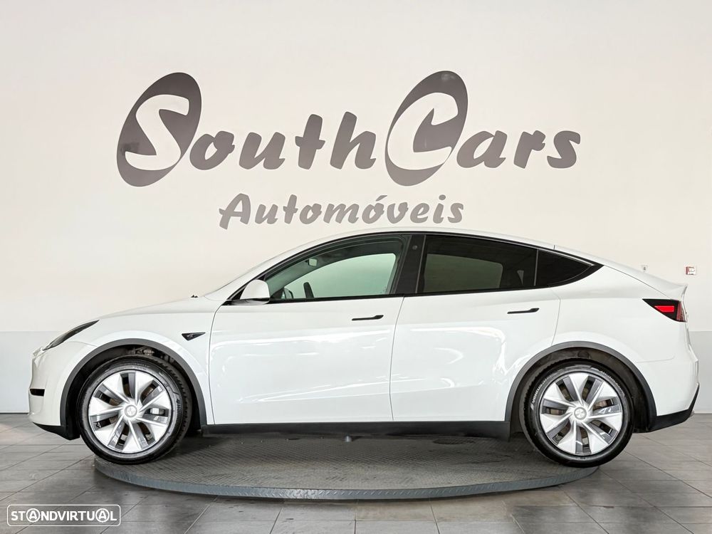 Tesla Model Y - 10