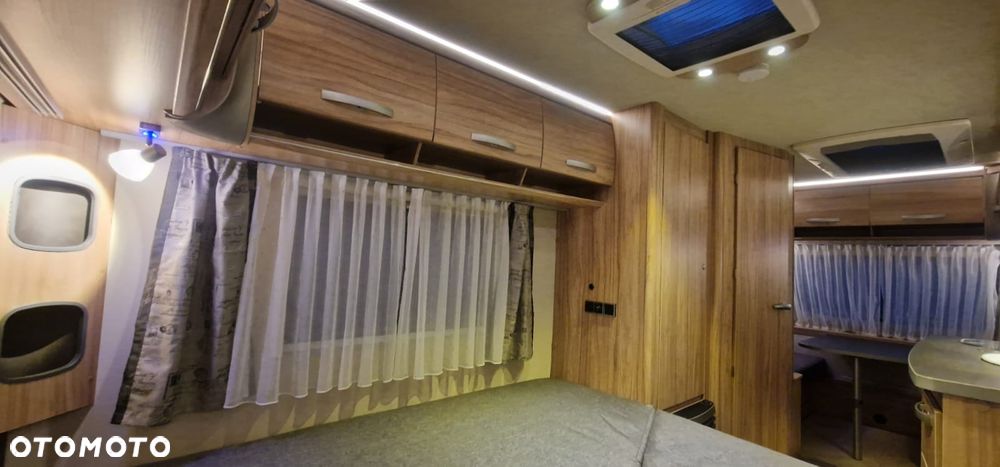 Hymer-Eriba Nova light 442 - 10