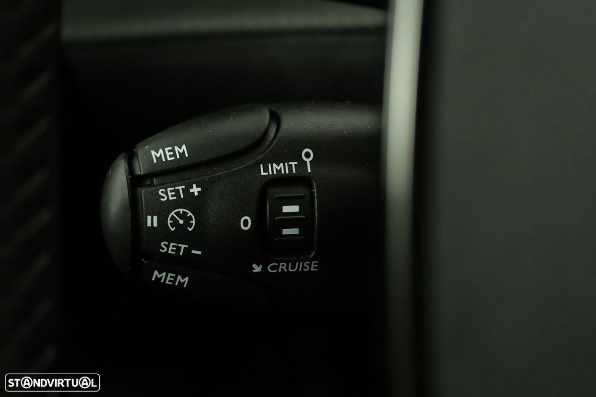 Peugeot 2008 1.2 PureTech Allure - 20