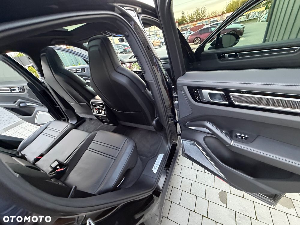 Porsche Cayenne Turbo - 18