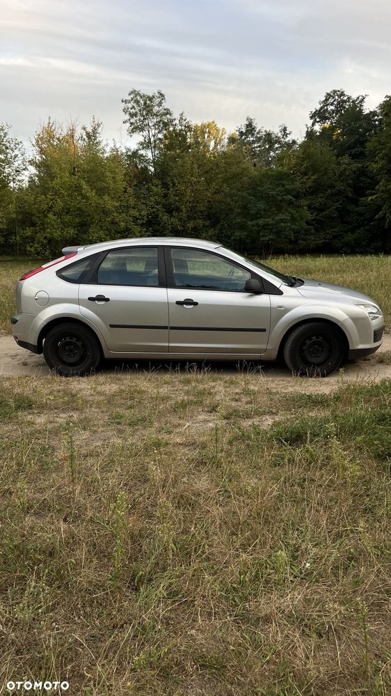 Ford Focus 1.6 16V Ambiente - 4