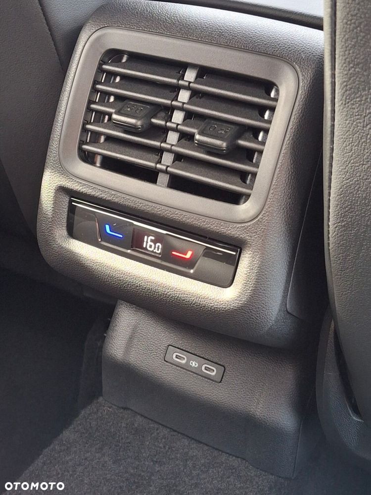 Volkswagen T-Roc 1.5 eTSI R-Line DSG - 36