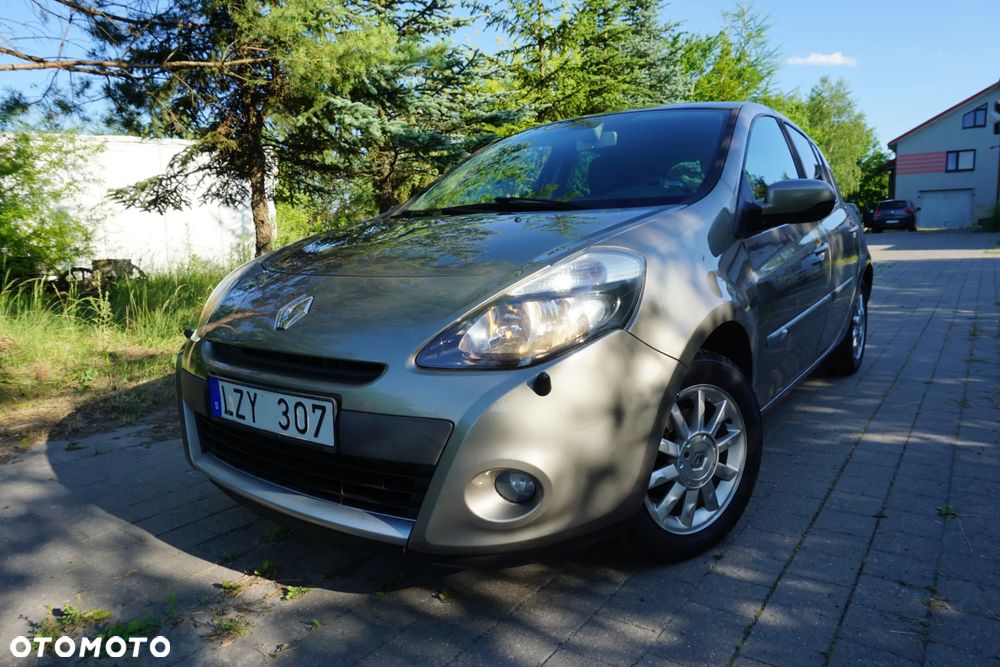 Renault Clio 1.2 16V 75 Expression - 11