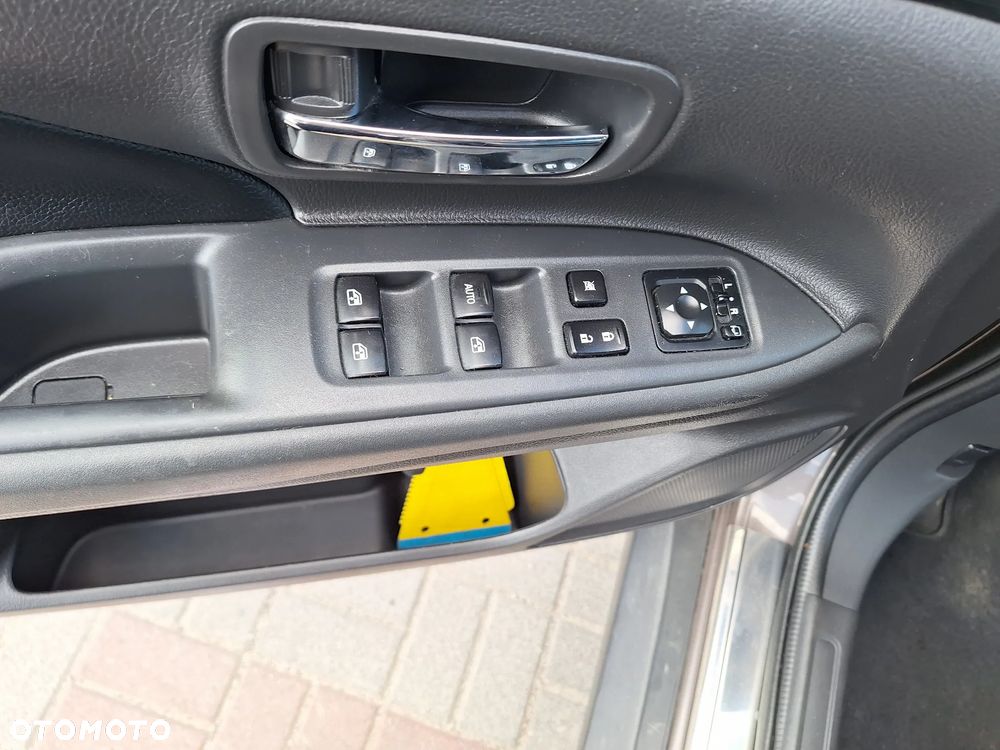 Mitsubishi Outlander - 15