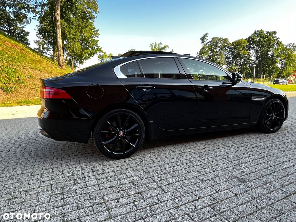 Jaguar XE 25t Prestige - 23