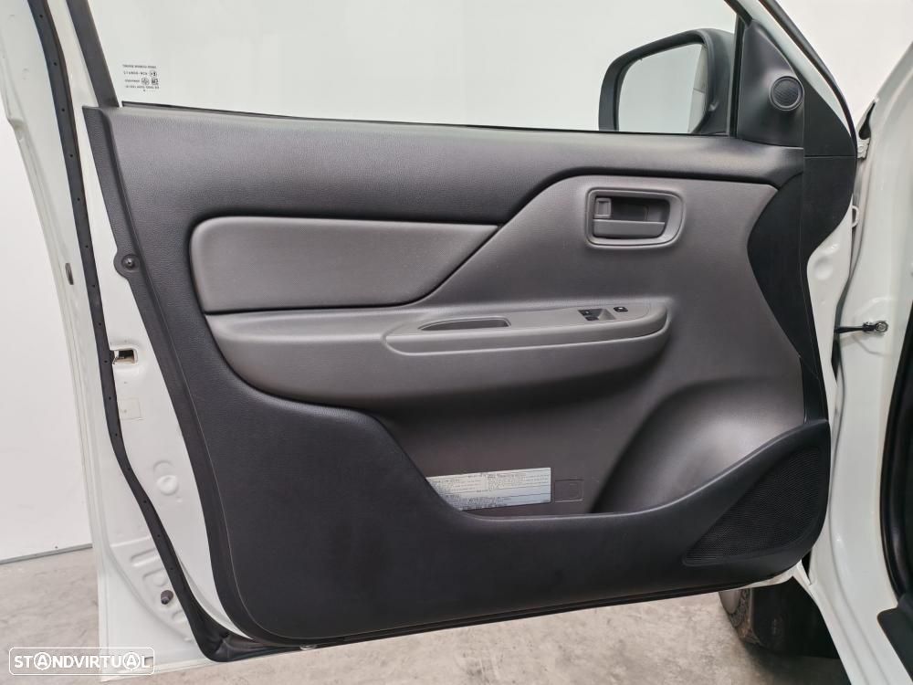 Mitsubishi L200 2.4 DI-D Club Invite Strakar Look CC 4WD - 22