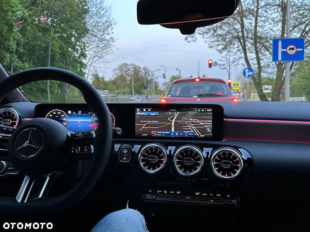 Mercedes-Benz Klasa A 220 4-Matic AMG Line 8G-DCT - 3