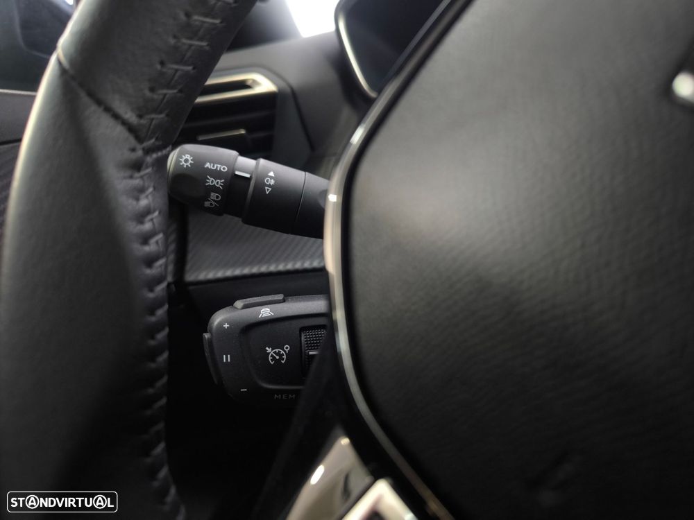 Peugeot 2008 1.2 PureTech Allure Pack - 19
