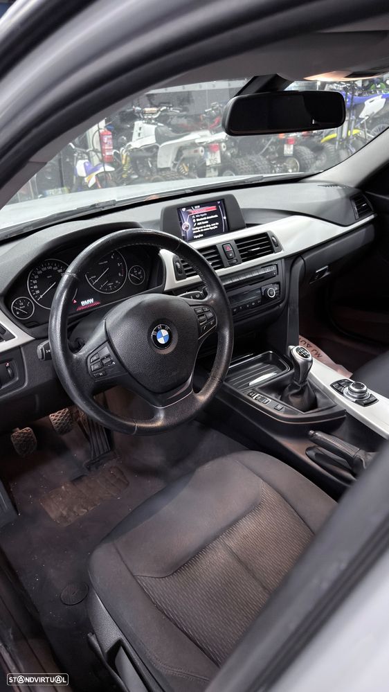 BMW 320 d Luxury Line - 10