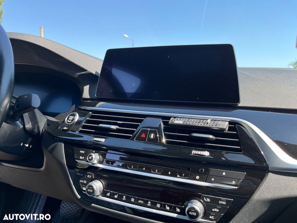 BMW Seria 5 530i xDrive AT - 35