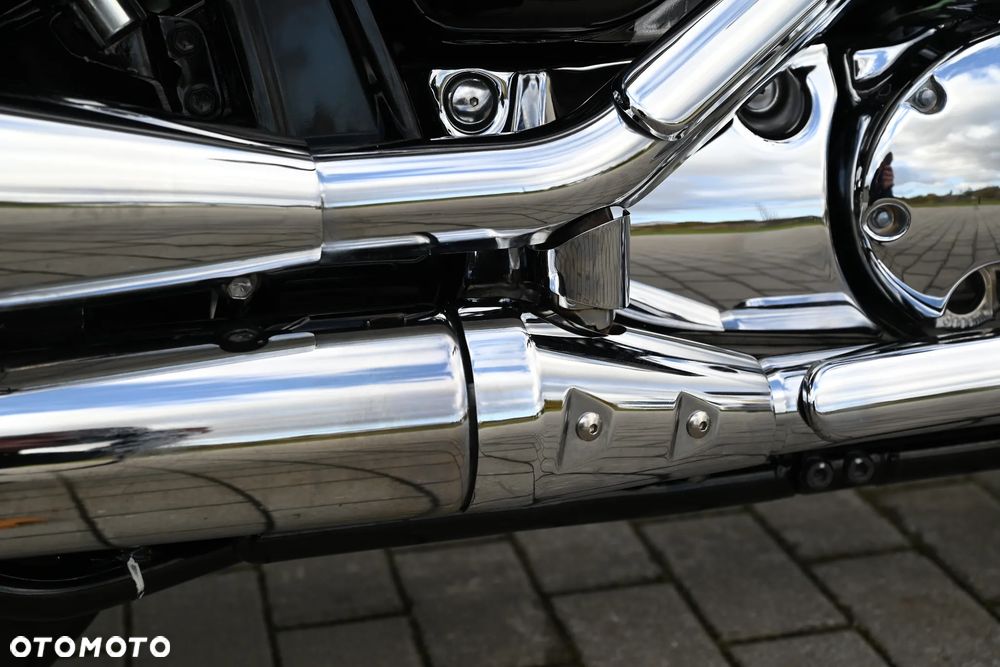 Suzuki Intruder - 36