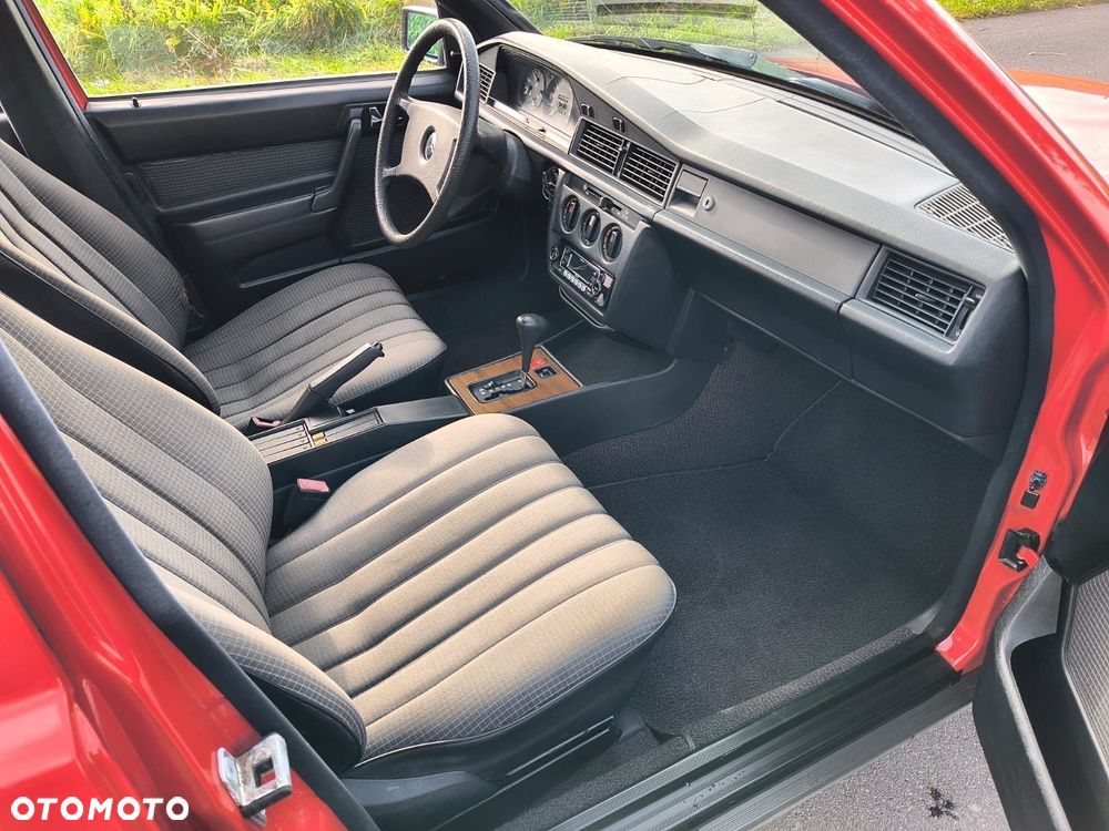 Mercedes-Benz W201 (190) - 12