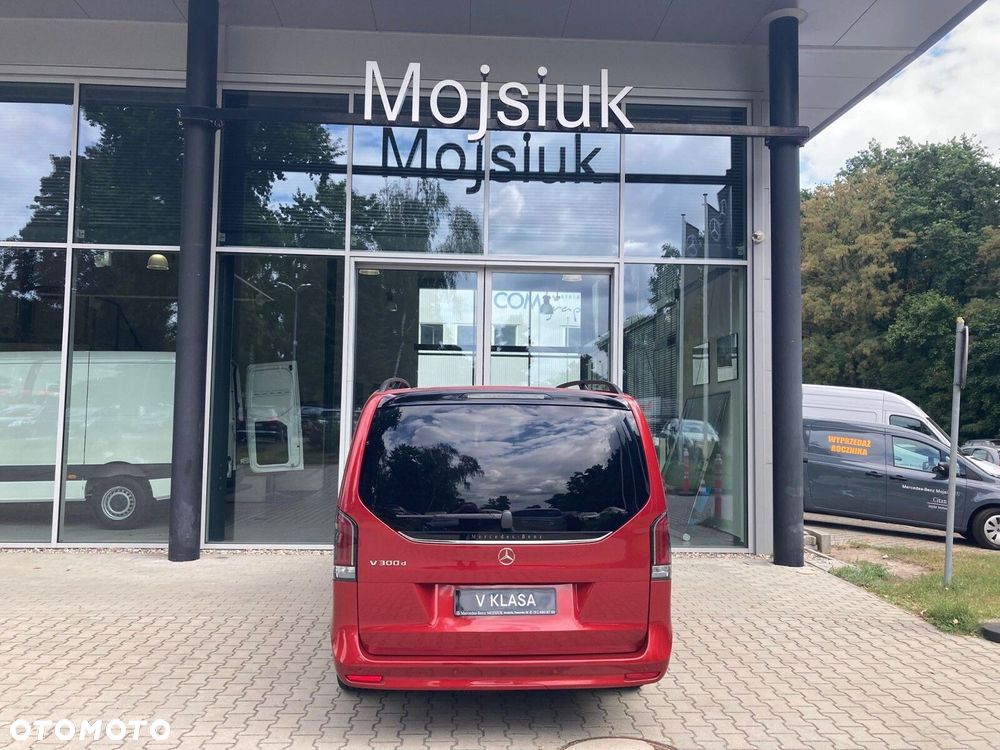 Mercedes-Benz Klasa V - 12