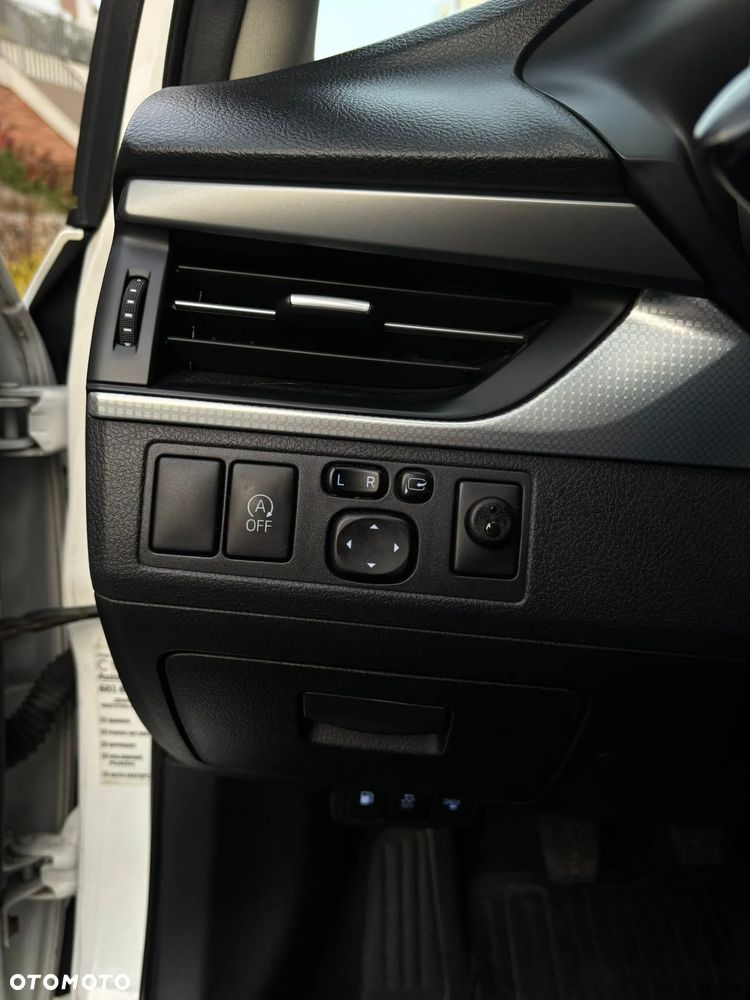 Toyota Avensis 2.0 D-4D Premium - 15