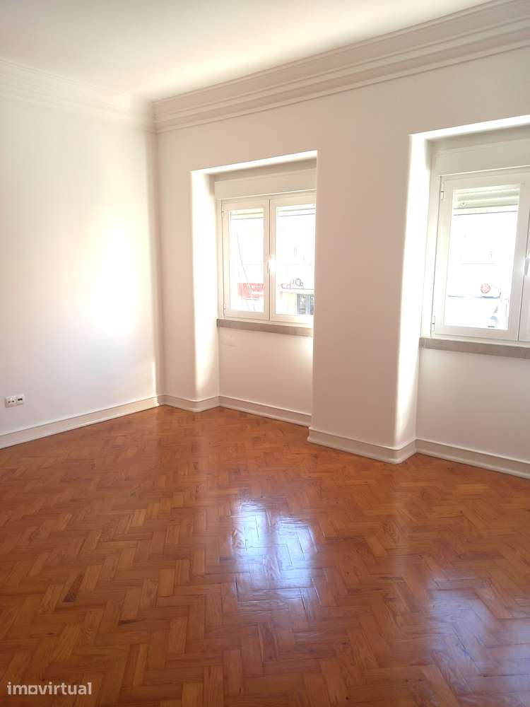 Apartamento T5 na Av. de Roma - Grande imagem: 3/22