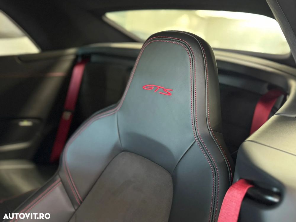 Porsche 911 Carrera Cabrio GTS PDK - 17