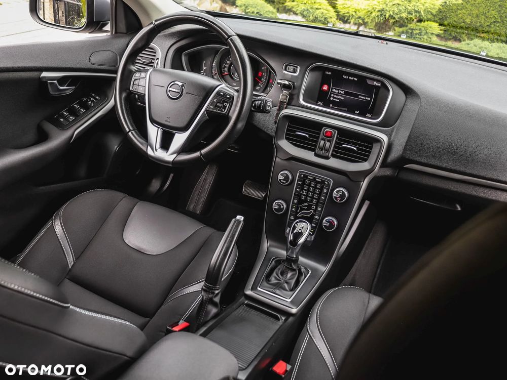 Volvo V40 D2 Drive-E Momentum - 17