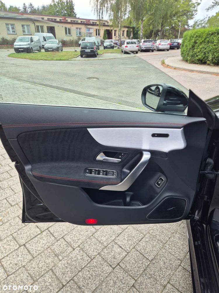 Mercedes-Benz CLA - 16