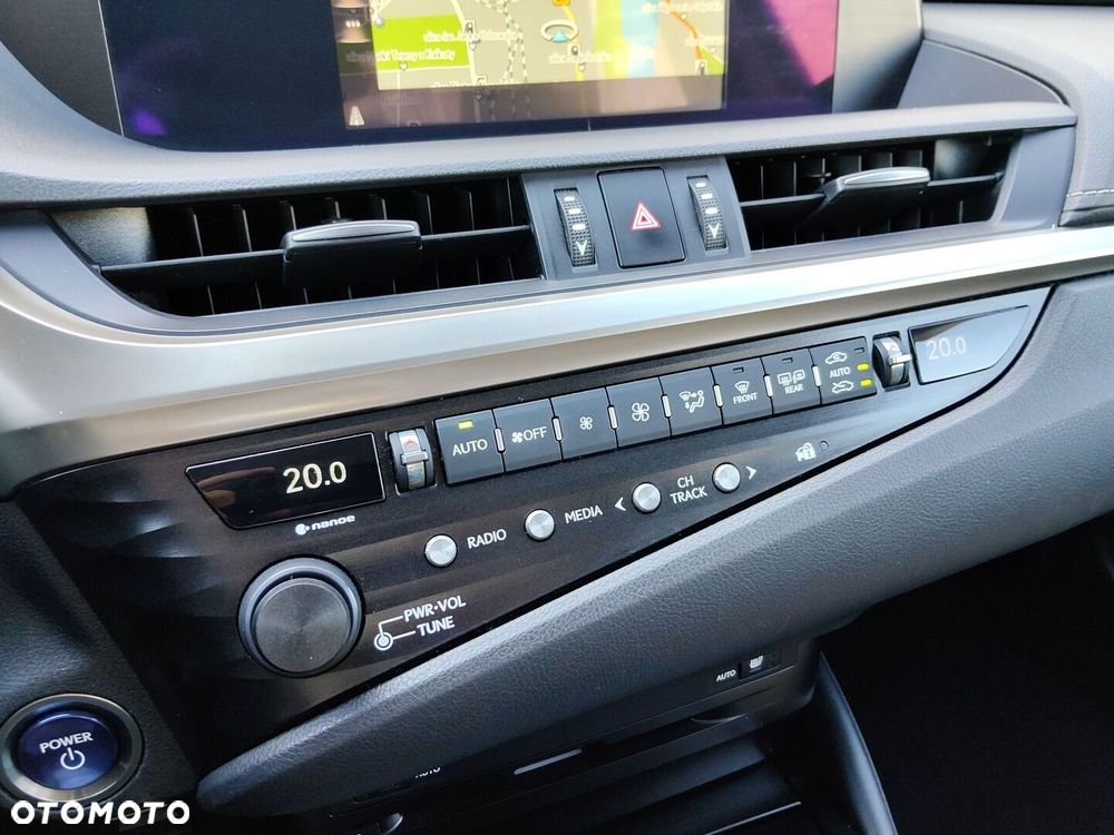 Lexus ES 300h Business Edition - 21