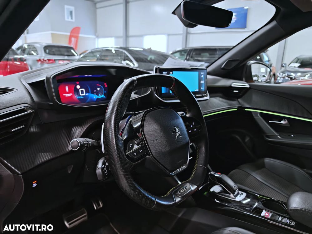 Peugeot 2008 PureTech 130 EAT8 GT - 7