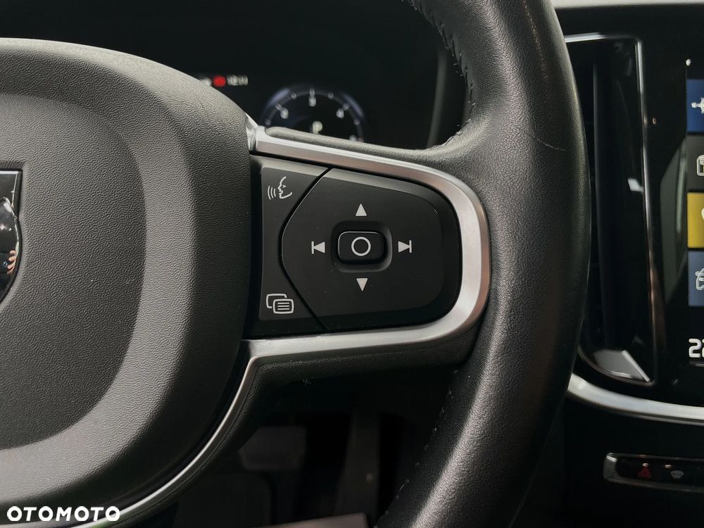 Volvo V60 D4 Geartronic Summum - 25