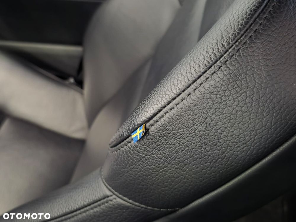 Volvo XC 90 B5 D AWD Geartronic Momentum Pro - 23