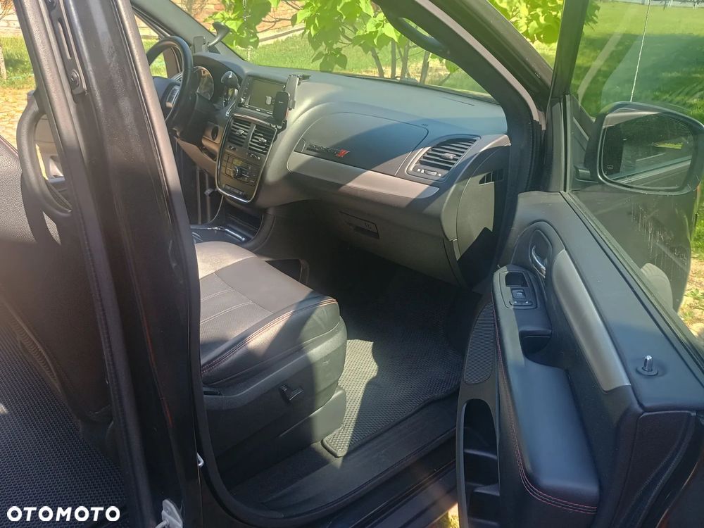 Dodge Grand Caravan - 8