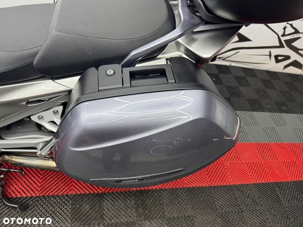 Yamaha FJR - 17