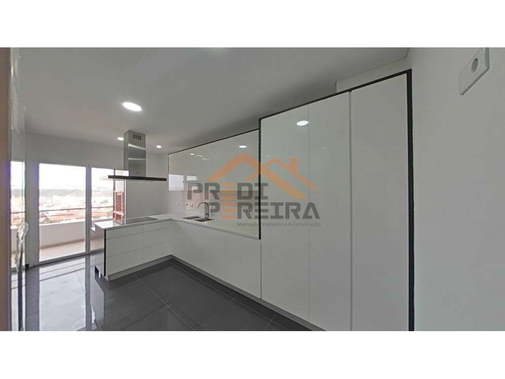 Penthouse T3+1 , nova, com varanda, terraço, box para três carros, ... - Grande imagem: 2/56