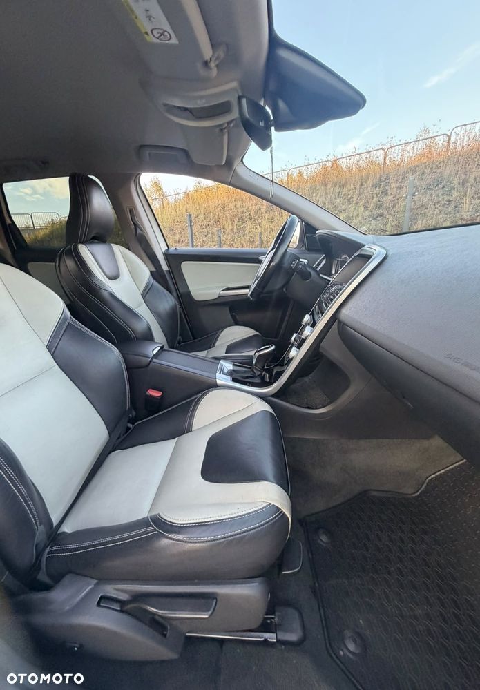 Volvo XC 60 D3 Drive-E Momentum - 33