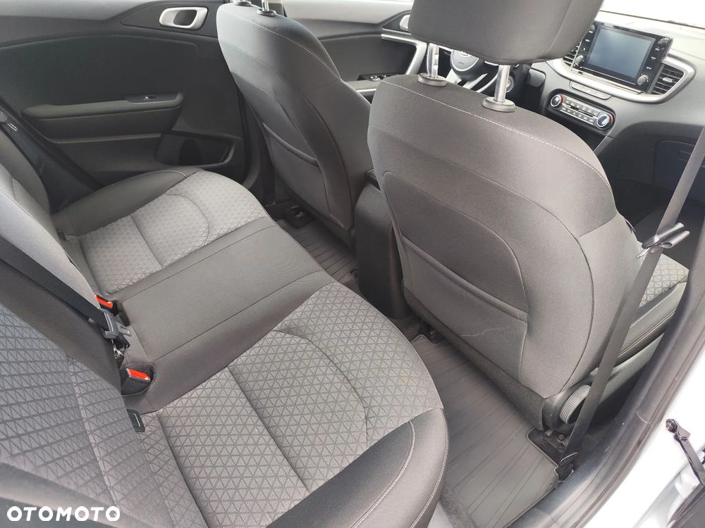 Kia Ceed 1.6 CRDi mHEV M - 17